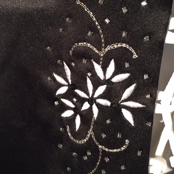 Formal-ly beautiful! Elegant satin! - Picture 7 of 7